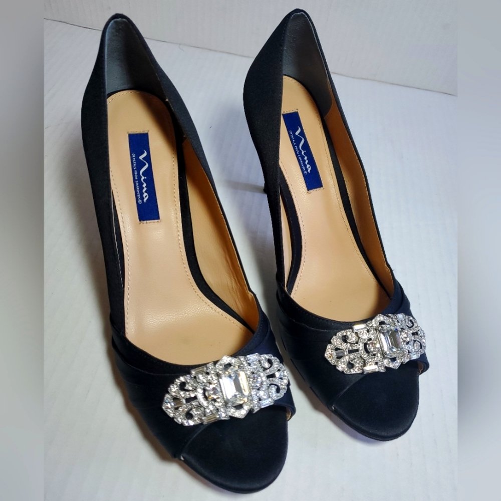 Nina shoes size 10 med Black heels witj Swarovski crystal